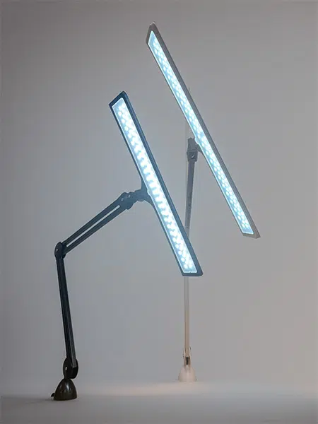 Clearview OPTILITE-450×600 ClearView OPTALITE illuminators on a bench