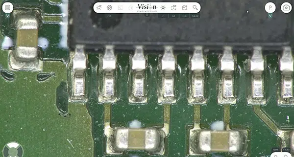 AURA-SS-Electronics-600×321 Leiterplatte unter Vergrößerung